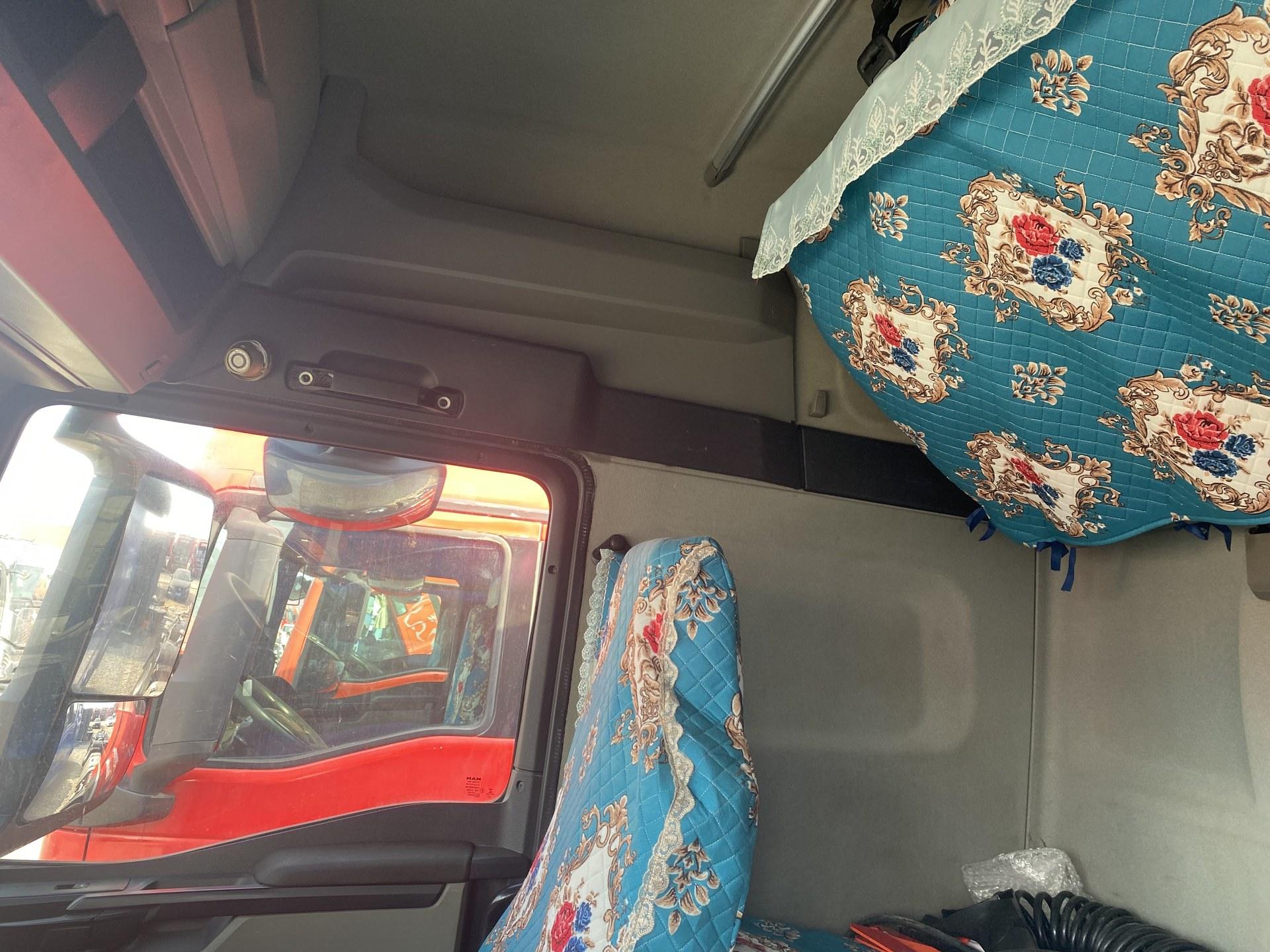 TANAN-MAN-001 — Sleeper berth