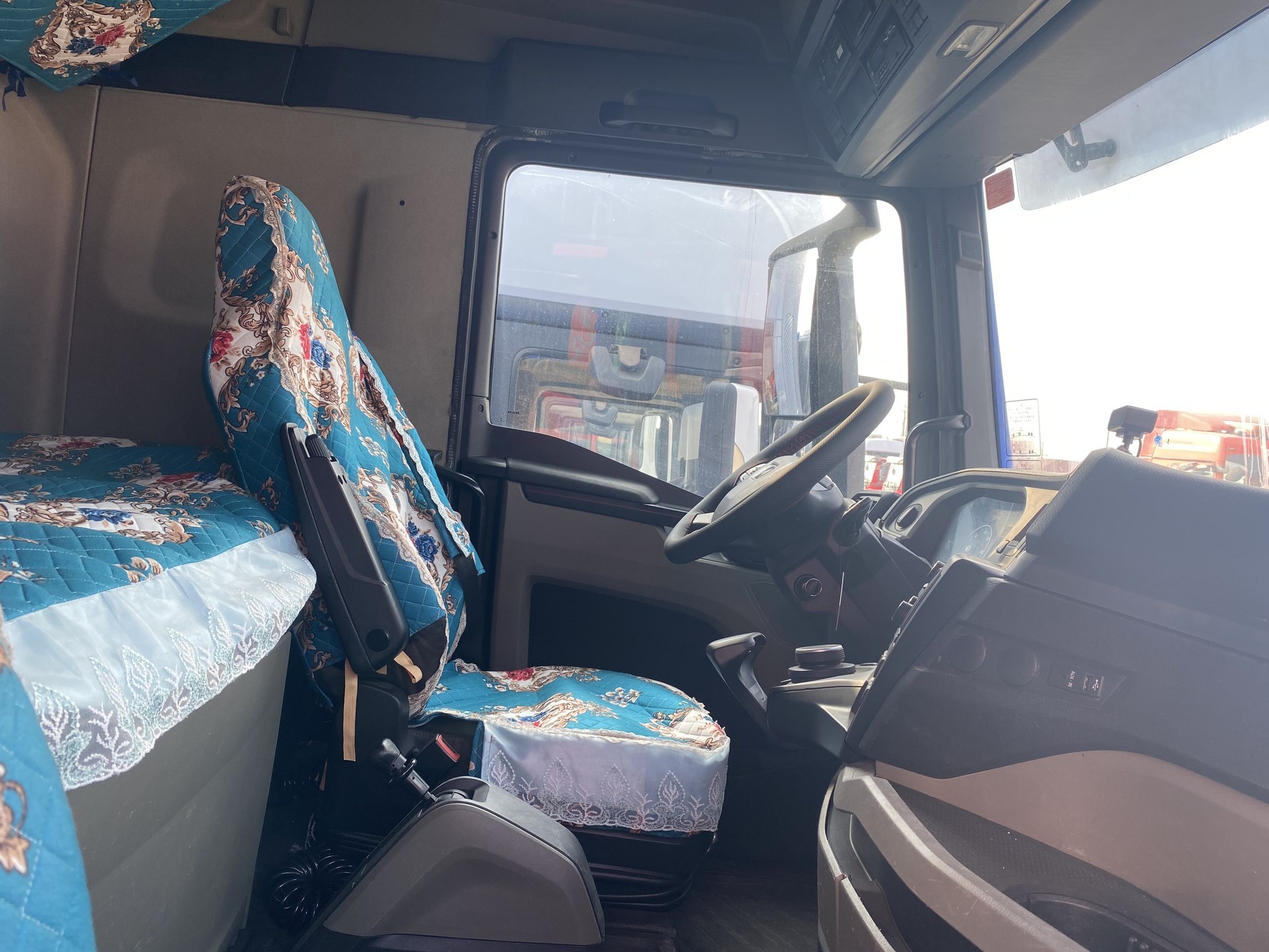 TANAN-MAN-001 — Cab interior, left-hand drive