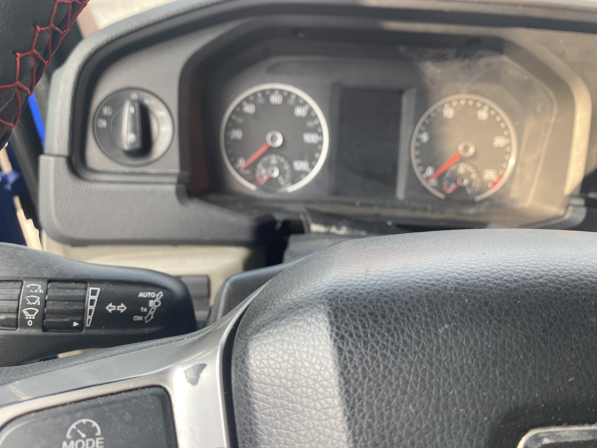 TANAN-MAN-001 — Instrument cluster