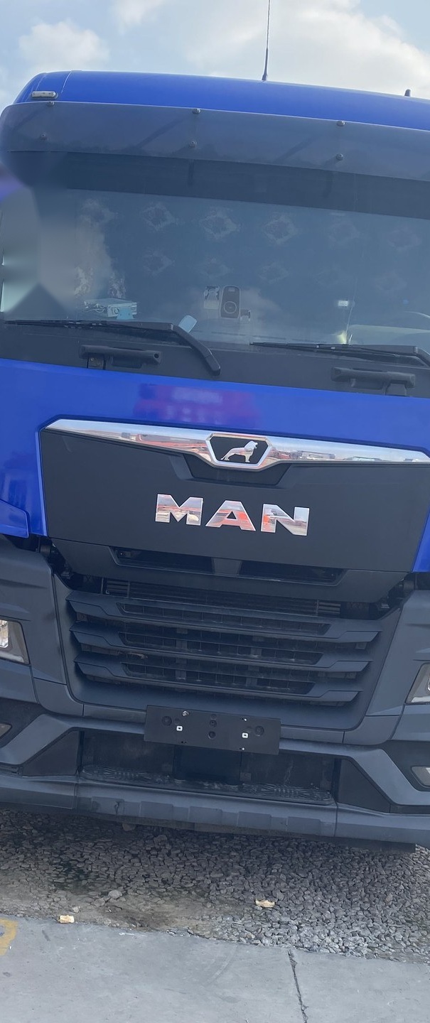 TANAN-MAN-001 — Complete front view, MAN lion emblem and grille