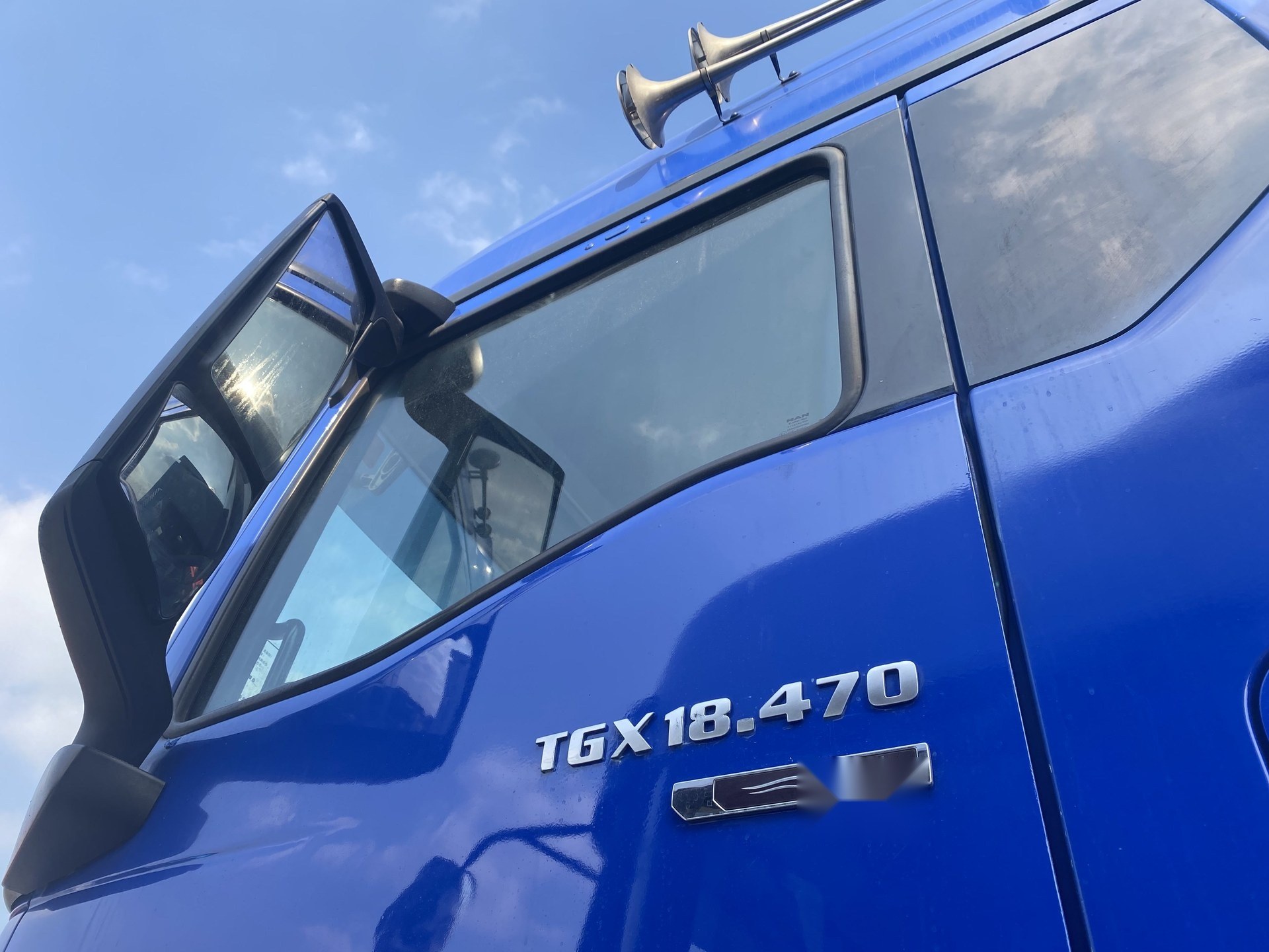 TANAN-MAN-001 — TGX side emblem